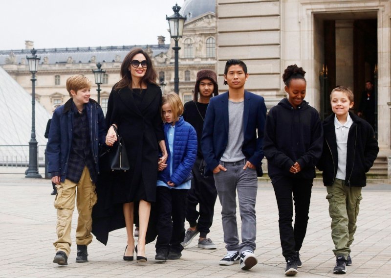 Angelina Jolie bijesna: Njezina djeca ne smiju napustiti državu