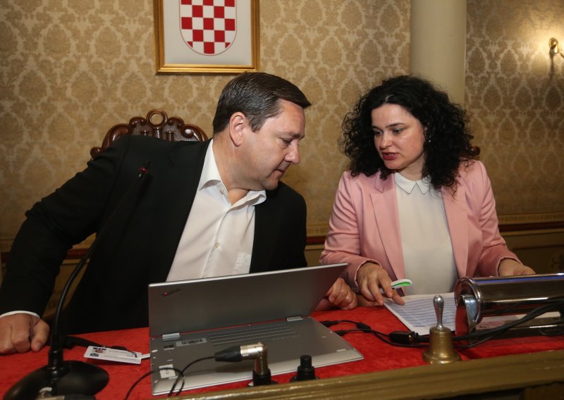 Mikulić: Sjednica Gradske skupštine počela s odgodom zbog tehničke pripreme materijala