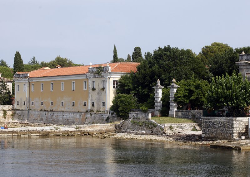 Croatian Catholic intellectuals on property dispute in Dajla parish