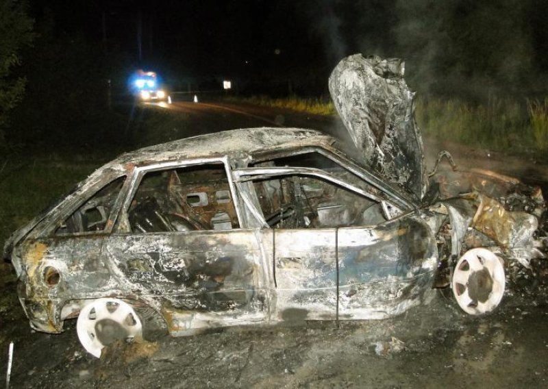 Slovencima u potpunosti izgorio Volvo