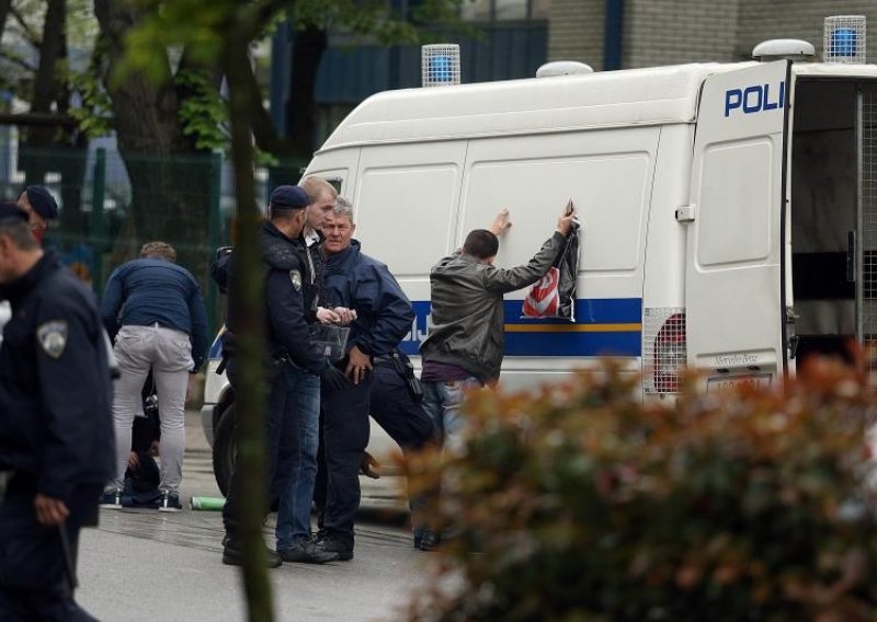 Delije izazvali kaos u Zagrebu; policija ih lovila po gradu!