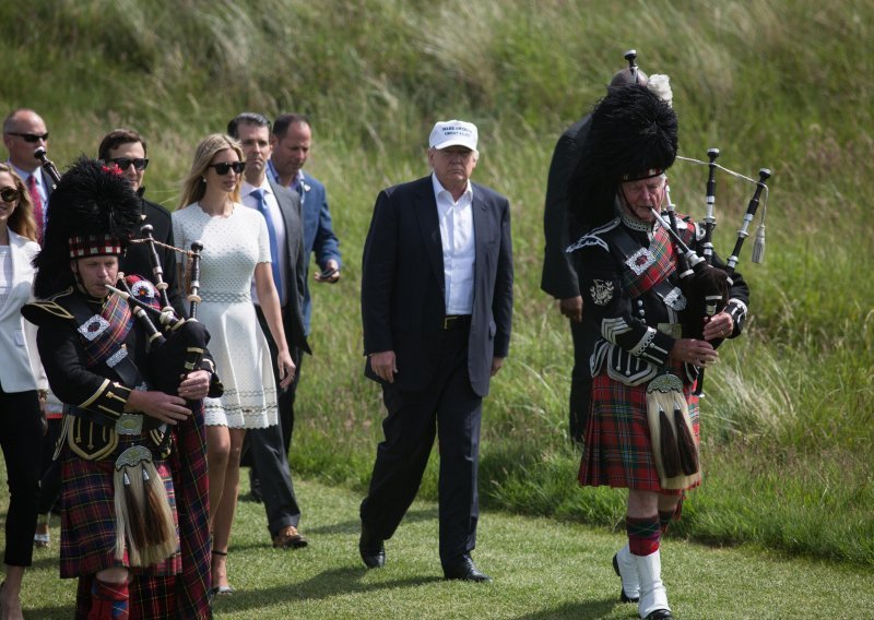 Trump izgubio bitku sa škotskim vjetrenjačama, a Francuska uvrijedila Burundiju magarcima