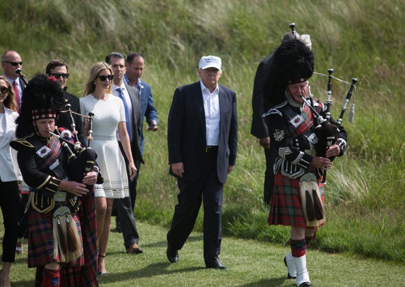 Trump izgubio bitku sa škotskim vjetrenjačama, a Francuska uvrijedila Burundiju magarcima