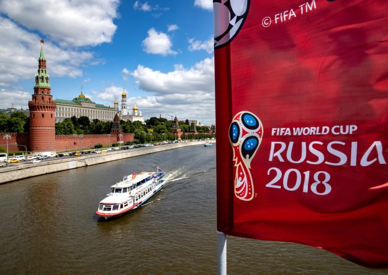 Rusima bi dobro došao nogometni ekonomski poticaj, no pitanje je hoće li zabiti gol