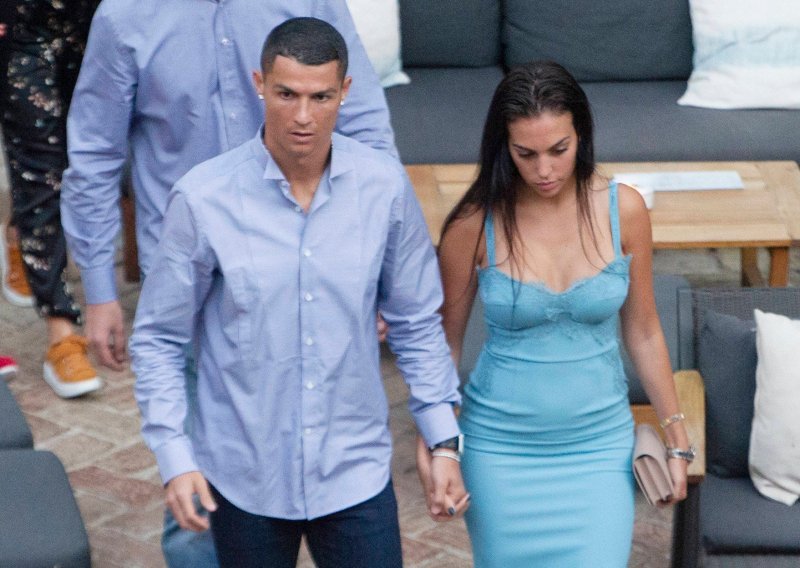 Romantično krstarenje: Cristiano Ronaldo sa zaručnicom uhvaćen na luksuznoj jahti vrijednoj 63,4 milijuna kuna