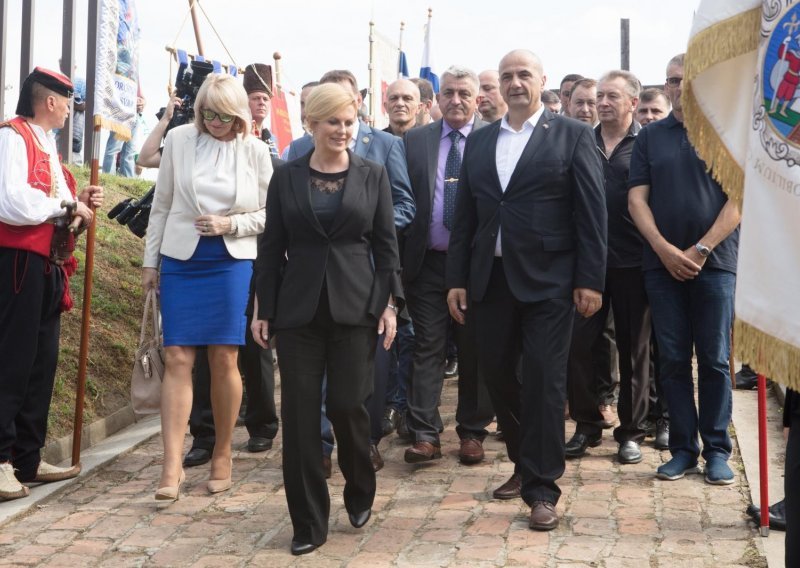 Nakon medijske paljbe predsjednica otkrila je li se čula s premijerom Plenkovićem