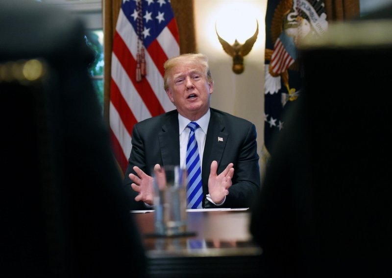 [VIDEO] Dok je Trump hvalio svoje obavještajce, dogodio se gaf koji ne ulijeva povjerenje u sigurnost