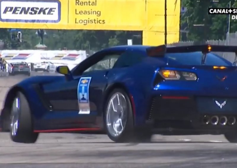 GM-ov direktor na početku utrke zakucao ‘pace car’ Corvette u zid