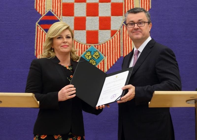 Grabar Kitarović:  Oreškoviću povjeravam mandat, a za 28. prosinac sazivam sjednicu Sabora