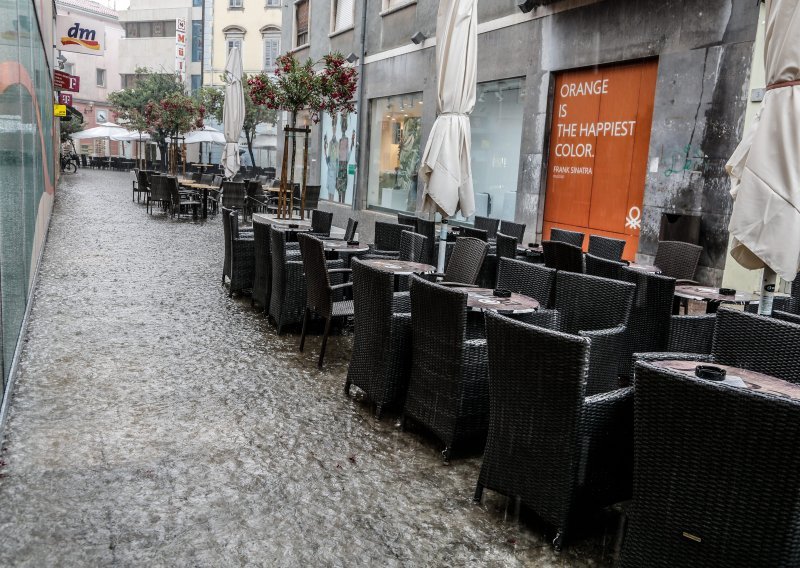 Snažno nevrijeme pogodilo Istru, kiša poplavila Pulu