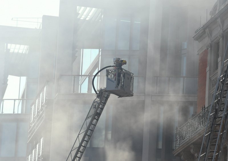 Požar u hotelu s pet zvjezdica blizu Harrodsa u Londonu