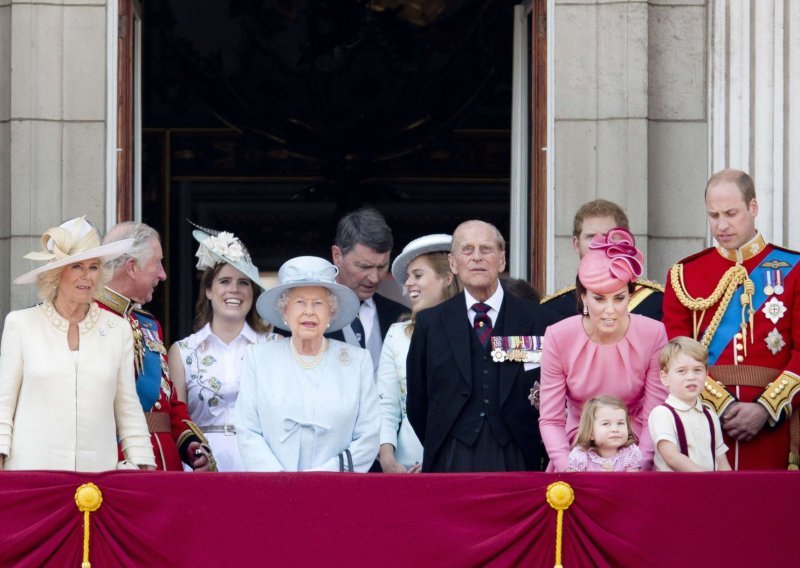 Neobična i simpatična tradicija: Evo što članovi kraljevske obitelji poklanjaju jedni drugima
