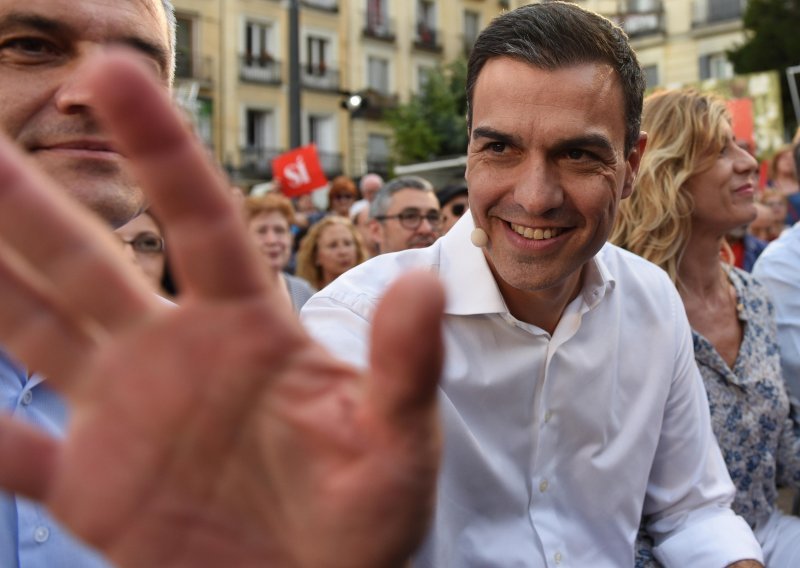 Spektakularan povratak već otpisanog političara: Kako se gospodin Zgodni čeličnom voljom uspeo na vrh