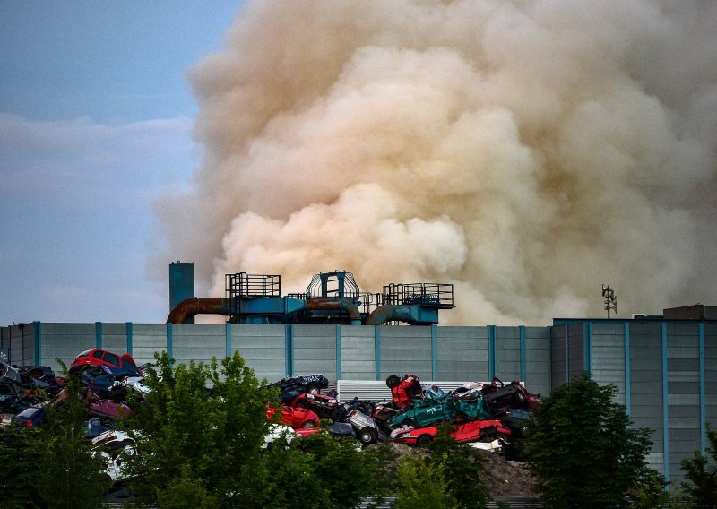 C.I.O.S. - nadzorne kamere snimile na početku požara dim izvan reciklažnog dvorišta