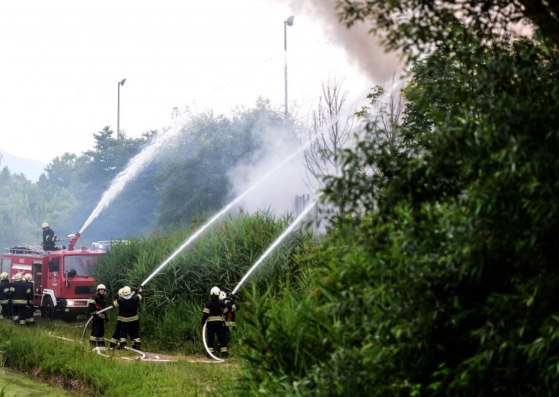 Lokalizirani požari u Heinzlovoj i C.I.O.S-u, sumnja se u podmetanje