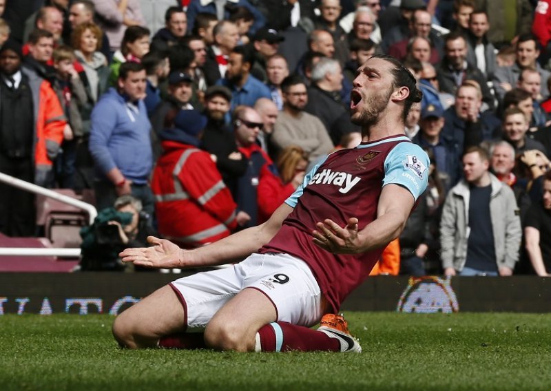 West Ham okrenuo 0:2; sudac poništio dva gola, na kraju svakom po bod