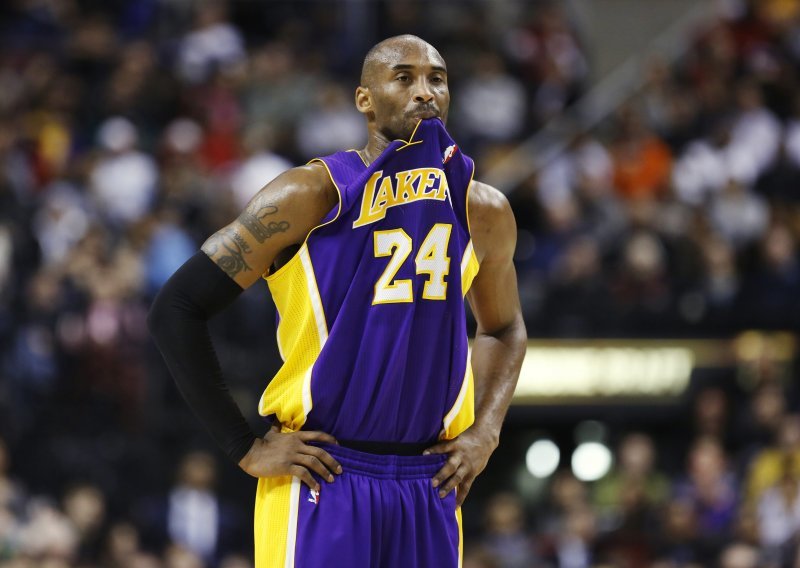 Kobe Bryant napokon priznao zašto siše znoj s dresa!