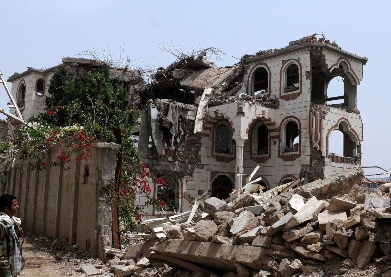 Arapska koalicija započela ofenzivu protiv Hutija, više od pola milijuna Jemenaca ostalo u okruženju