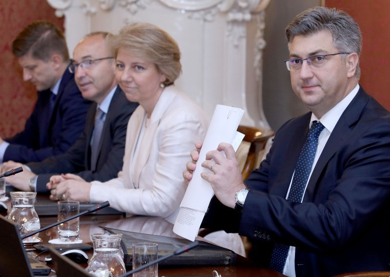 Plenković pozvao predsjednicu na sjednicu Vijeća za demografsku revitalizaciju