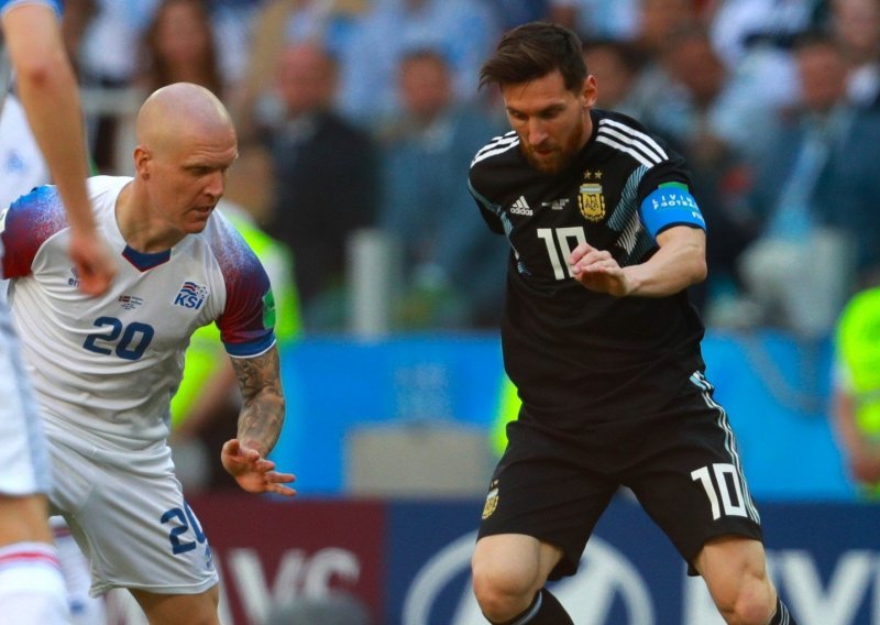 Neuvjerljiva Argentina i Messi promašenim jedanaestercem  poklonili bod Islandu