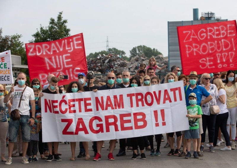 Zagrepčani prosvjedovali pred C.I.O.S.-om: Zdravlje nije biznis! Dosta trovanja!