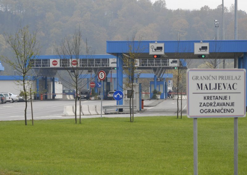 Granični prijelaz Maljevac otvoren nakon cjelodnevnog pokušaja migranata da uđu u Hrvatsku