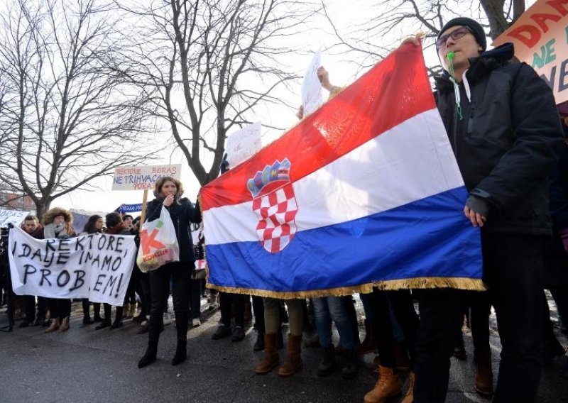 Studenti prosvjedovali protiv odluke o Hrvatskim studijima