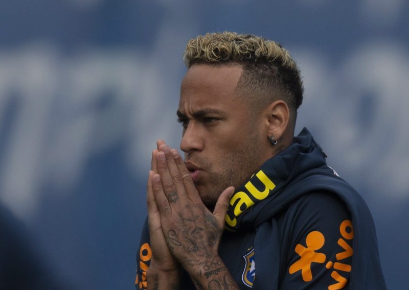 Cijeli Brazil je bio u panici zbog Neymara, a on se sada pojavio na treningu i golmanu napravio ovo!
