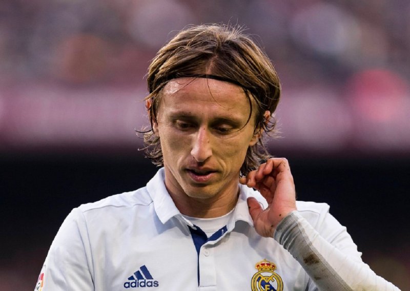 Španjolci digli uzbunu: Zašto Modrić flertuje sa slavnim klubom?