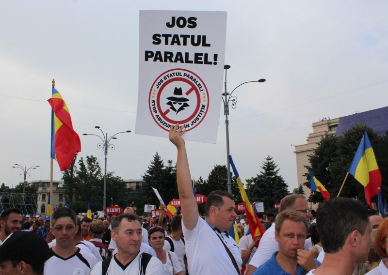 Rumunji na ulicama brane neovisnost pravosuđa, u štrajk kreću i suci i tužitelji