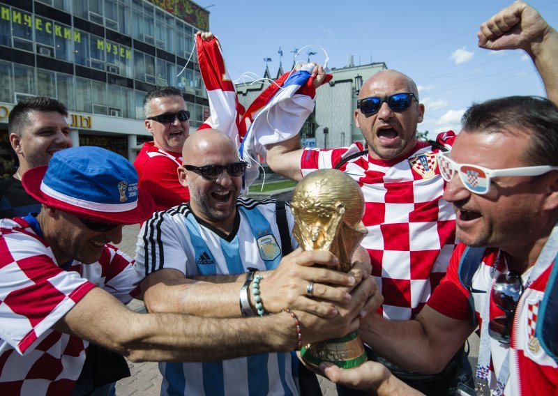 Pogledajte kakva navijačka groznica je zavladala u Nižnji Novgorodu uoči ključne utakmice