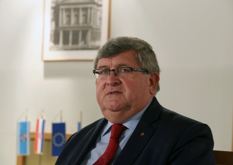 Burić optužio Obersnela da pogoduje Uljaniku zbog nenaplaćene komunalne naknade 3. maju
