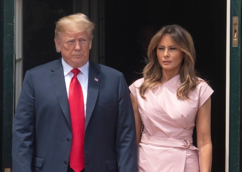 Donald Trump oglasio se oko navodne plastične operacije svoje supruge Melanije