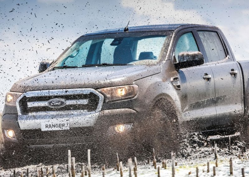 [VIDEO] Ford Ranger ne puca ni pod udarom 'topovske kugle'