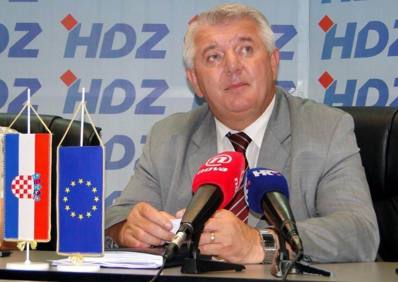 Miniranje prosvjeda: Đakić saziva lojalne branitelje