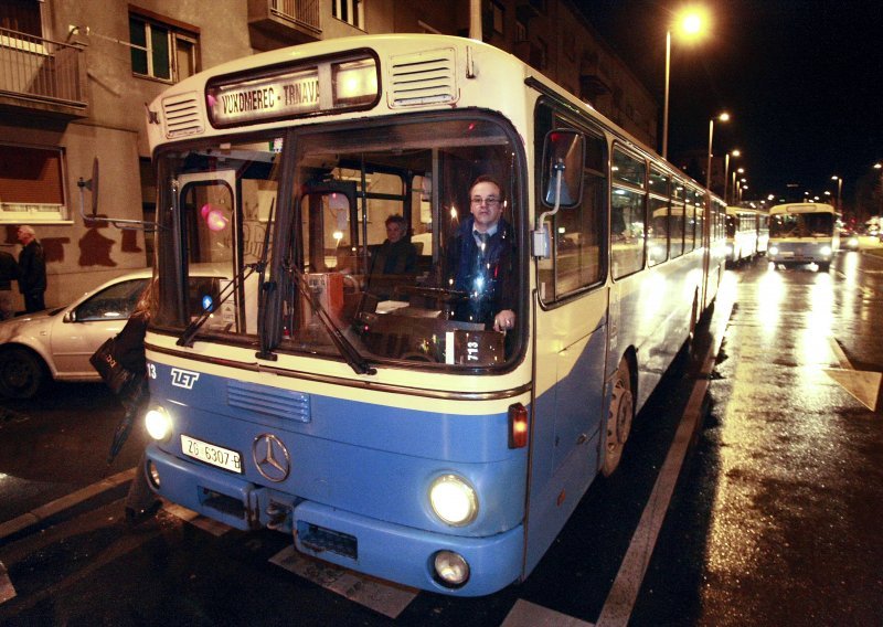 Autobus zakočio - putnica ozlijeđena