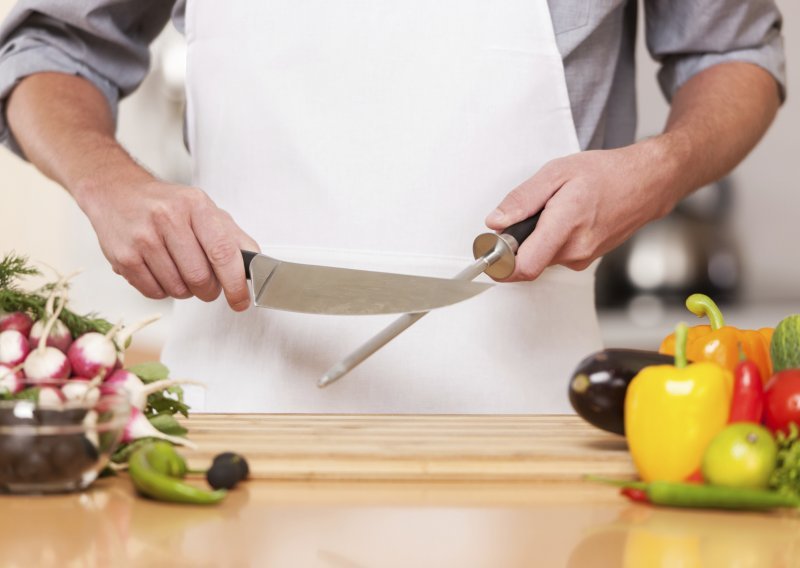 Evo kako lako možete naoštriti kuhinjske noževe