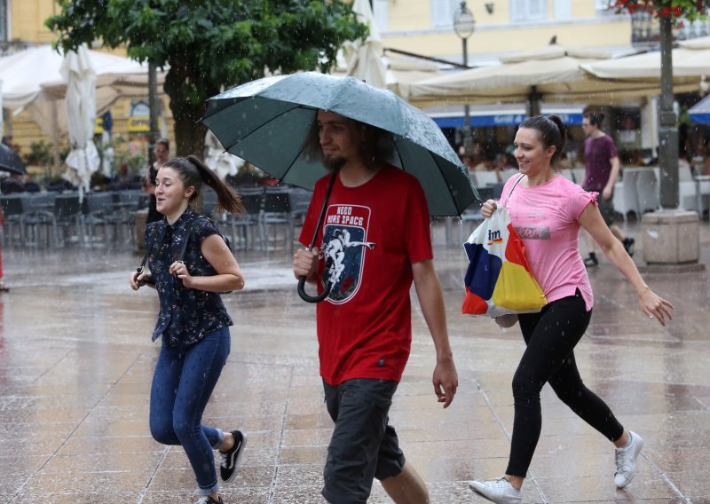 Kiša će nas gnjaviti do nedjelje a onda slijedi proljepšanje, evo gdje će temperature dosezati 30 stupnjeva