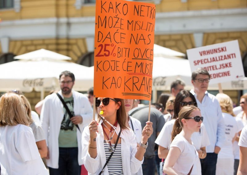 Prosvjed liječnika obiteljske medicine u Rijeci: Školujemo mlade doktore za Irsku