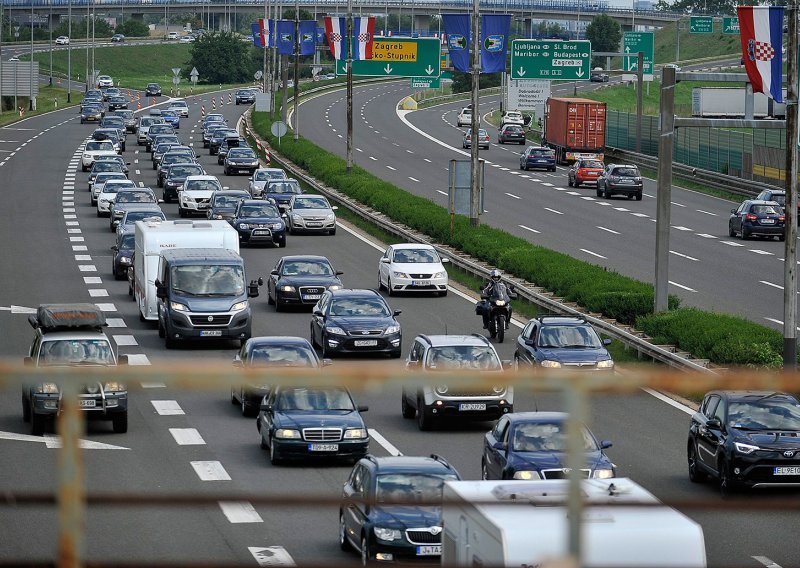 Kolone na autocestama se smanjuju, najveće gužve na graničnim prijelazima