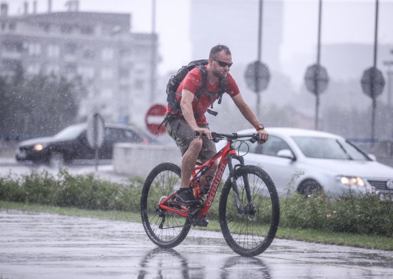 Kiša i pljuskovi svugdje osim u jednom dijelu Hrvatske