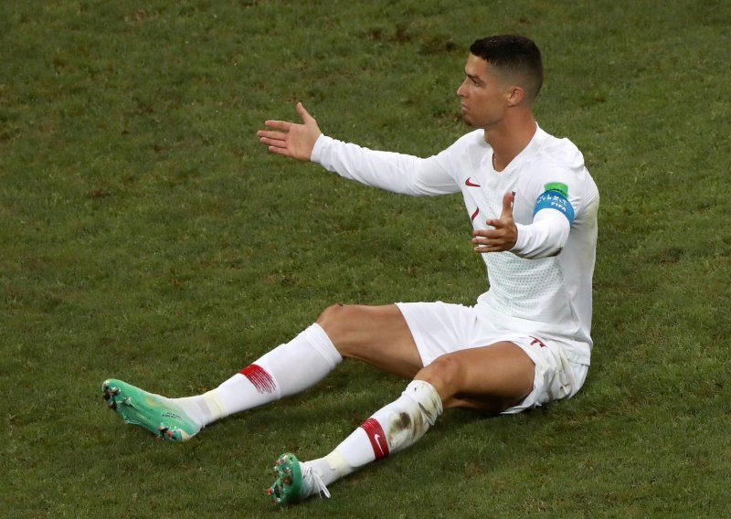 Ispao je Messi, sad kući ide i Ronaldo! Cavani s dva gola 'počastio' Portugalce i izbacio ih s Mundijala