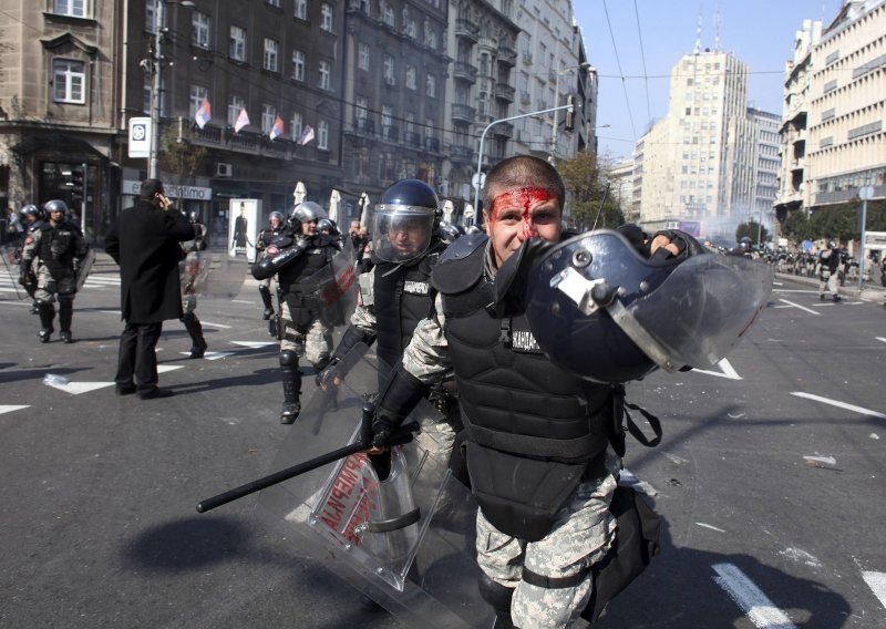 Belgrade Gay Pride clashes: Dozens injured, arrested