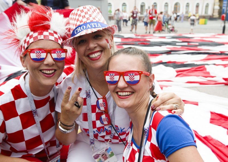 Pogledajte atmosferu u Nižnji Novgorodu; na ulicama grada dominiraju raspjevani hrvatski navijači