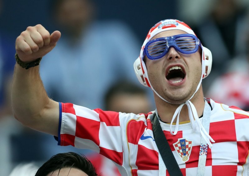 Hrvatski navijači na tribinama stadiona u Nižnji Novgorodu; potpora ni ovoga puta nije izostala!