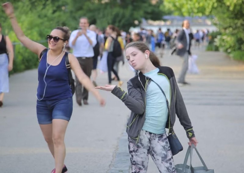 Već 15 godina tisuće ljudi sudjeluju u ovom ludom flash mobu