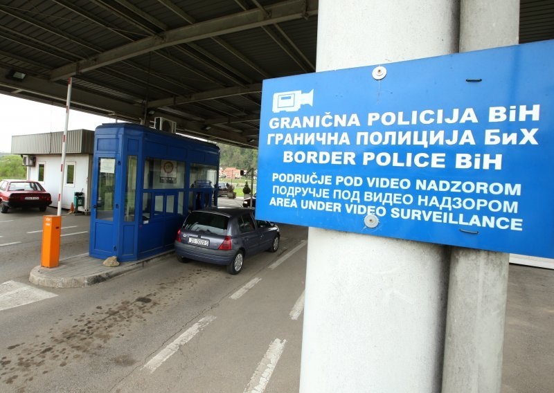 'Zaboravljeni branitelji' zaustavili promet na graničnom prijelazu Bijača s Hrvatskom
