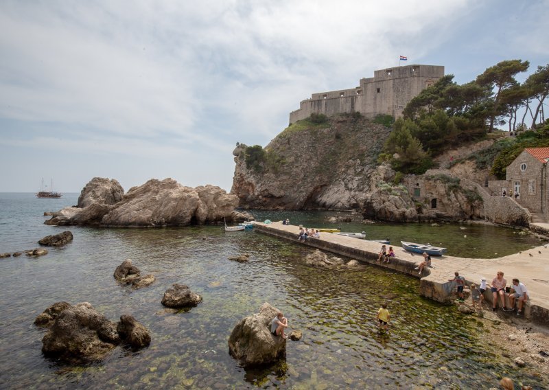 More u uvali Pile u Dubrovniku onečišćeno fekalijama
