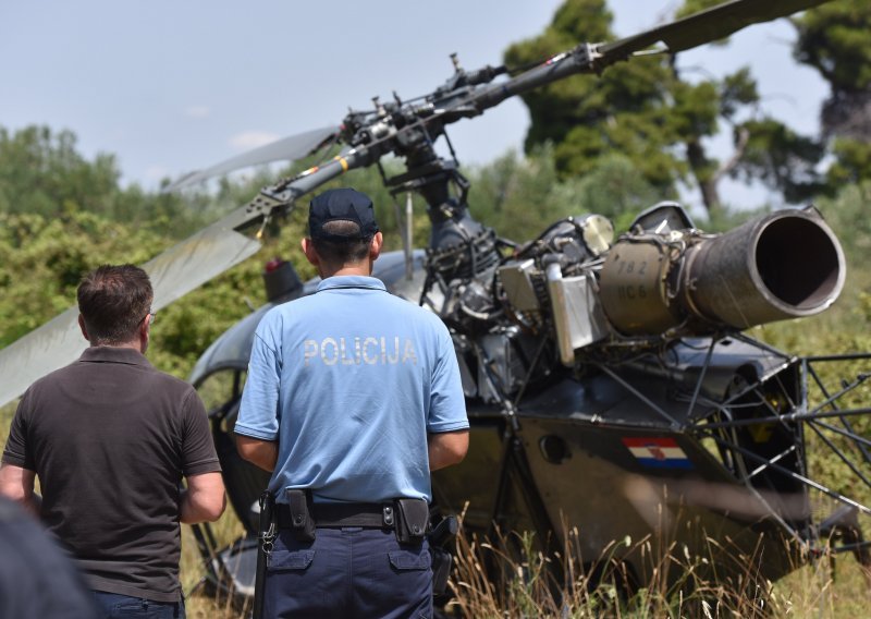 Helikopter prisilno sletio u uvalu Oštrica na Zlarinu