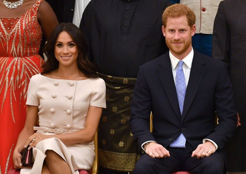 Meghan Markle i princ Harry više se u javnosti ne drže za ruke, a stručnjaci su otkrili i zašto